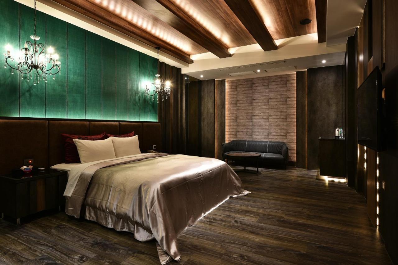 Venice Motel Taichung Exterior foto