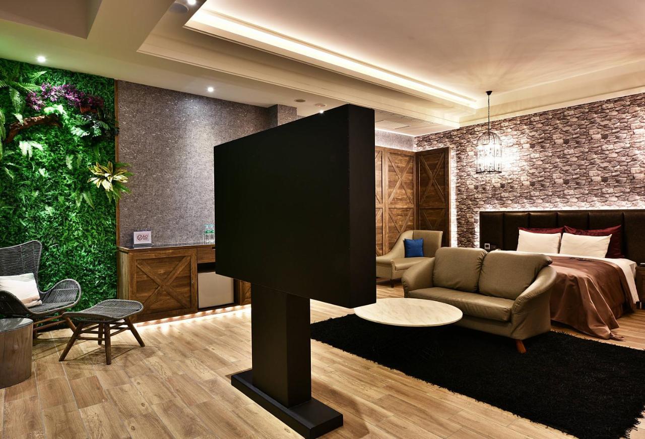 Venice Motel Taichung Exterior foto