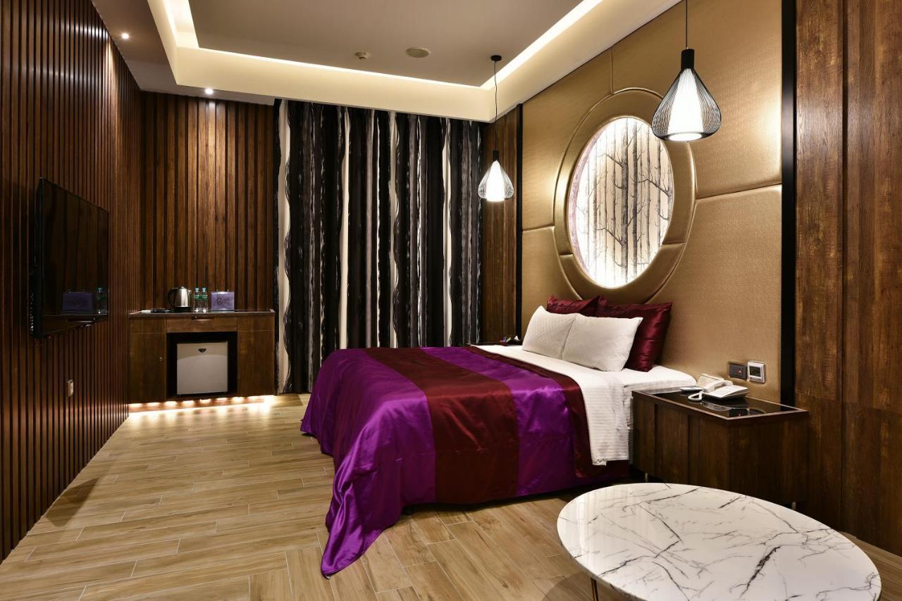 Venice Motel Taichung Exterior foto