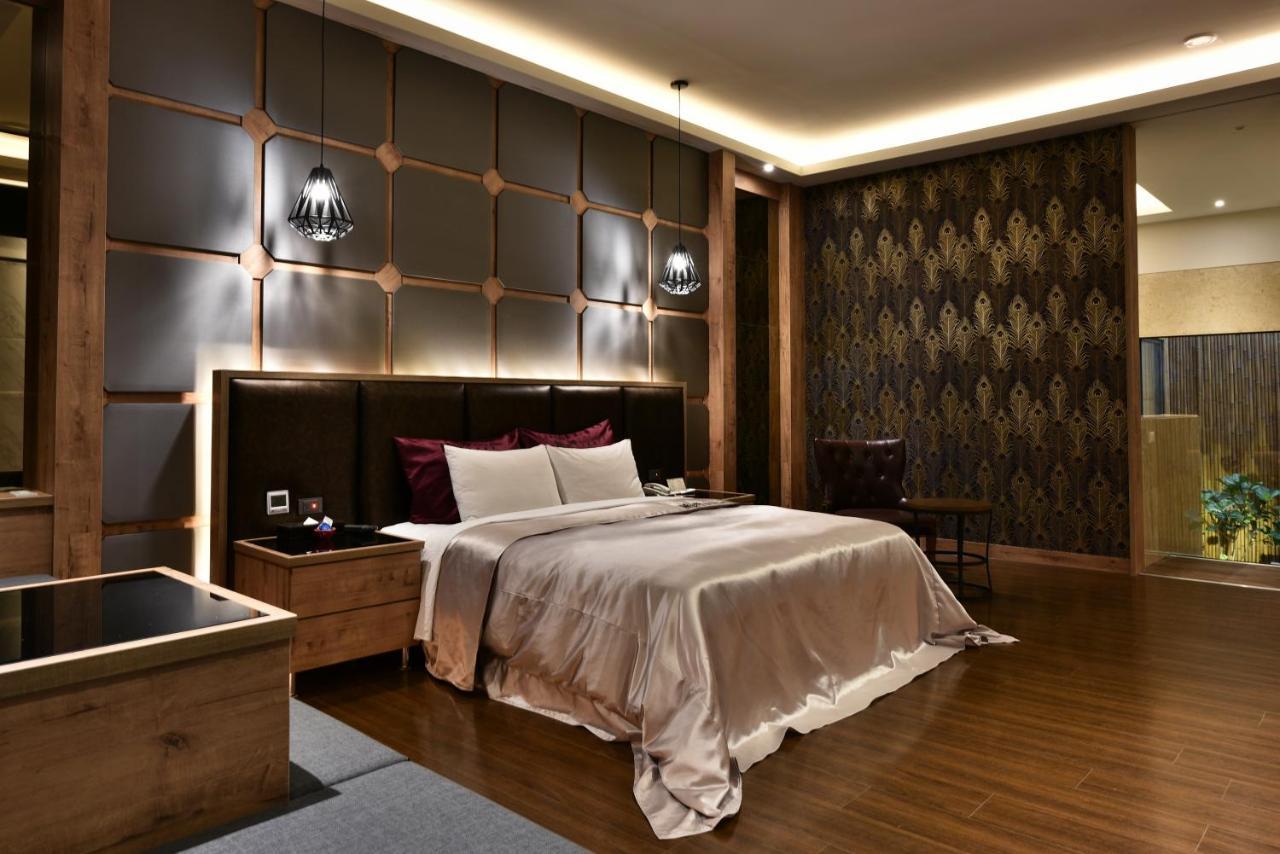 Venice Motel Taichung Exterior foto