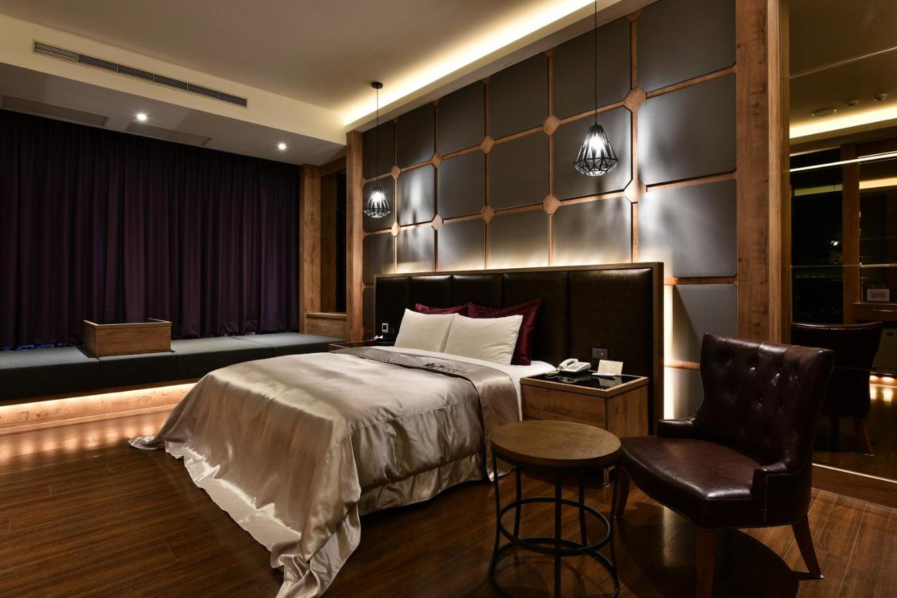 Venice Motel Taichung Exterior foto