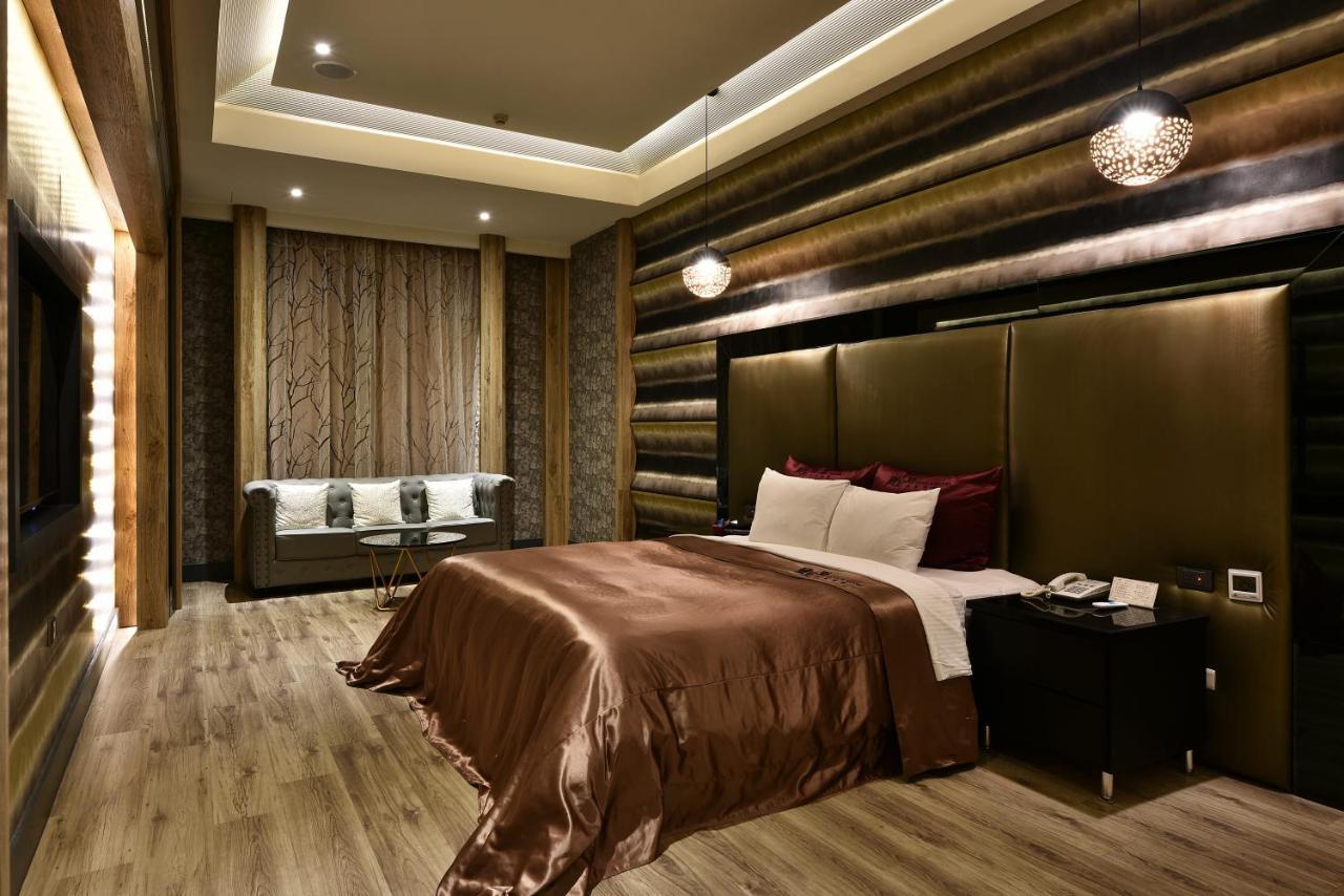 Venice Motel Taichung Exterior foto