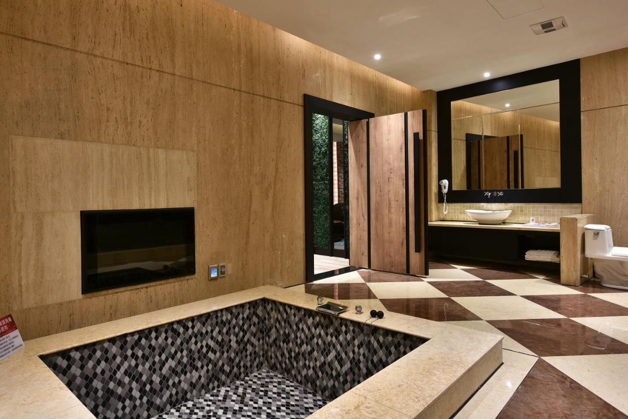Venice Motel Taichung Exterior foto