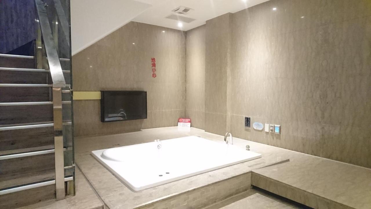 Venice Motel Taichung Exterior foto
