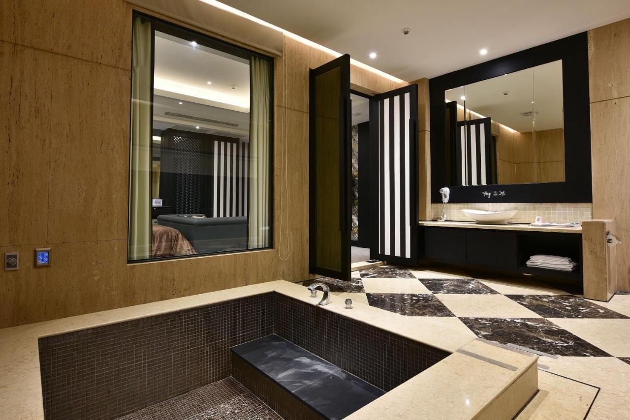 Venice Motel Taichung Exterior foto