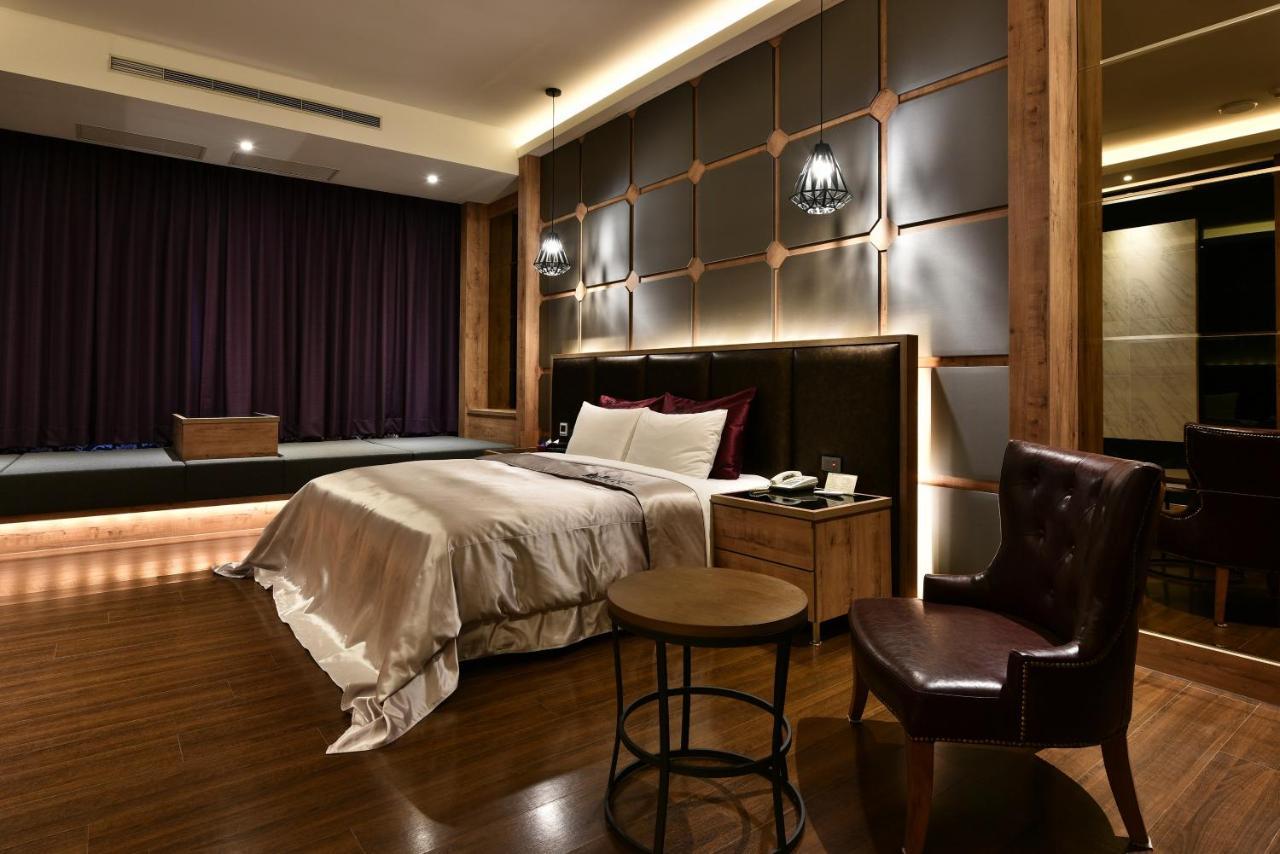 Venice Motel Taichung Exterior foto